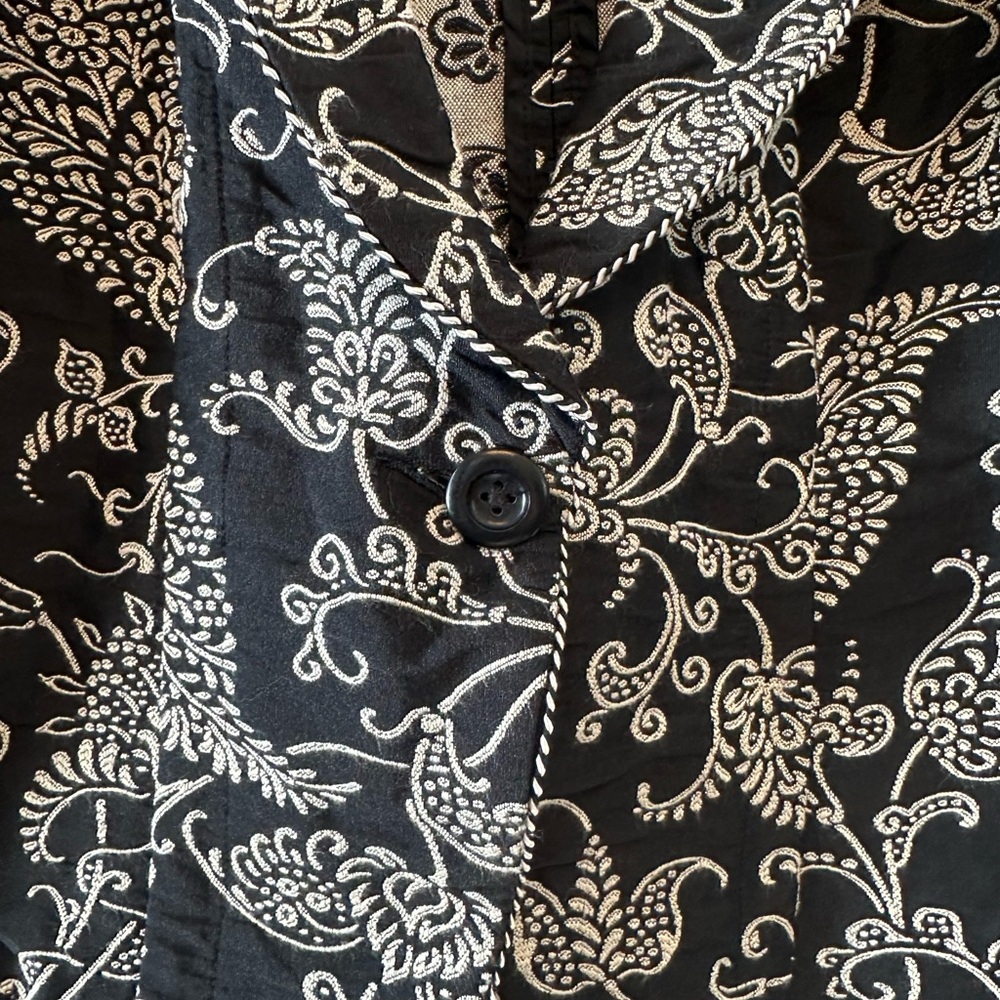 CAbi Black and Metallic White 3/4 Sleeve Floral Print Blazer Size 6 - Picture 4 of 6